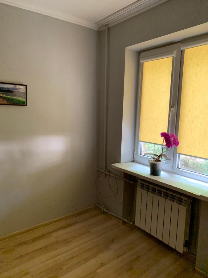 Апартаменти З Усіма Зручностями Chernivtsi Ngoại thất bức ảnh