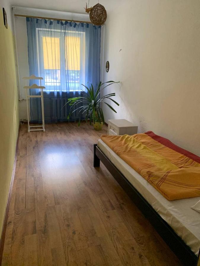 Апартаменти З Усіма Зручностями Chernivtsi Ngoại thất bức ảnh